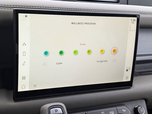 Used 2025 Land Rover Defender 110 image 15