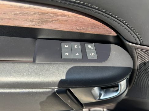 Used 2018 Land Rover Discovery HSE Luxury AWD/4WD image 28