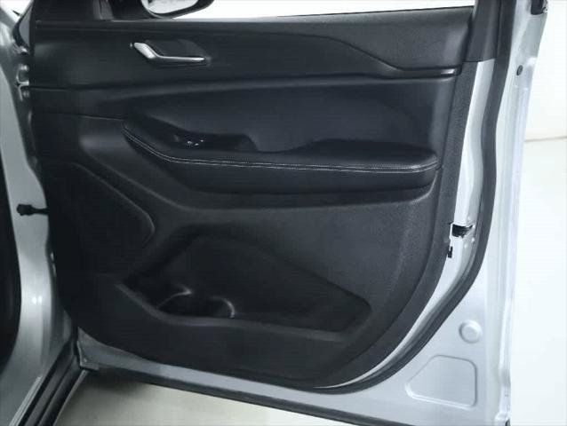 Certified 2024 Jeep Grand Cherokee Altitude AWD/4WD image 28