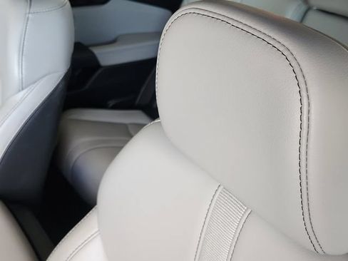 Used 2025 Honda Pilot Touring image 21