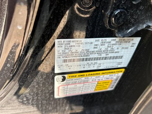 Used 2025 Ford Expedition Active RWD image 5