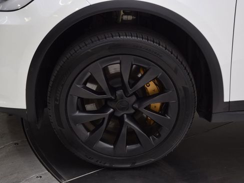 Used 2022 Tesla Model X image 12
