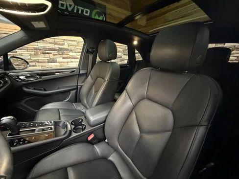 Used 2023 Porsche Macan AWD/4WD image 12