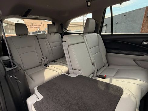 Used 2016 Honda Pilot Touring image 16