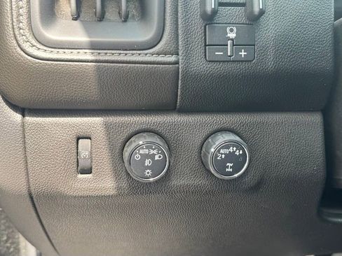 Used 2022 GMC Canyon Elevation w/ Elevation Premium Package AWD/4WD image 18