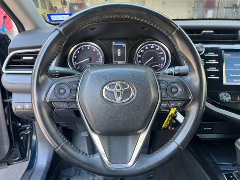 Used 2019 Toyota Camry SE FWD image 12