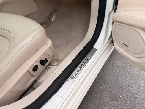 Used 2017 Maserati Quattroporte S GranLusso RWD image 36