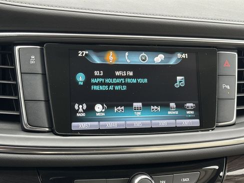 Used 2018 Buick Enclave Essence image 16