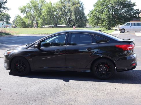 Used 2015 Ford Focus SE w/ SE Sport Package FWD image 8
