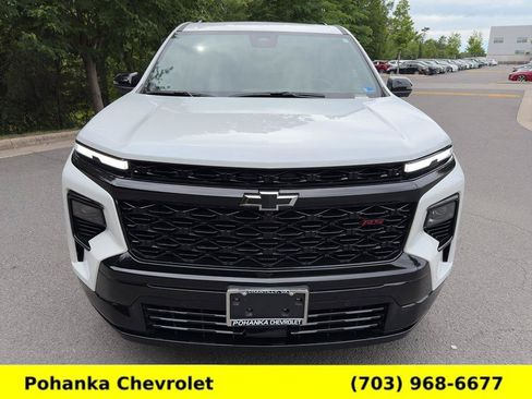 Used 2024 Chevrolet Traverse RS FWD image 2