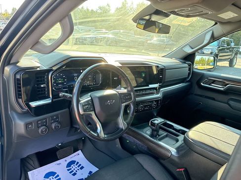 Used 2023 Chevrolet Silverado 1500 RST w/ Z71 Off-Road Package AWD/4WD image 10