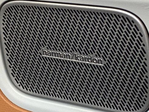 Certified 2025 Volkswagen ID. Buzz 1st Edition image 17