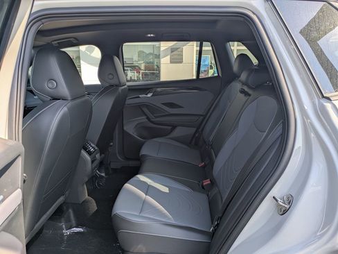 New 2026 Volkswagen Tiguan SE R-Line FWD image 14