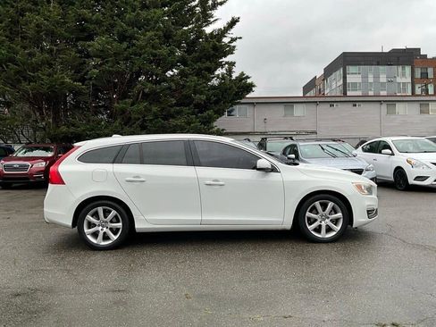 Used 2016 Volvo V60 T5 Premier image 9