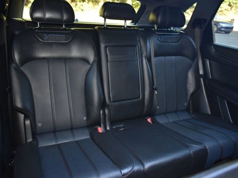 Used 2020 Bentley Bentayga Design Series image 42