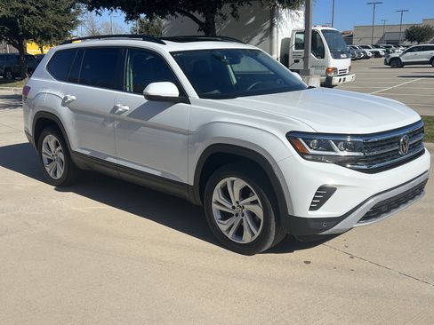 Certified 2023 Volkswagen Atlas SE image 2