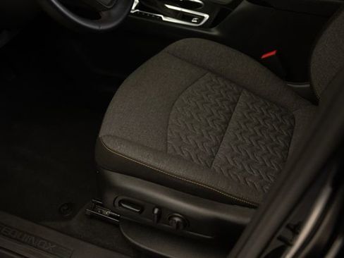 Used 2023 Chevrolet Equinox LT w/ Driver Convenience Package AWD/4WD image 32