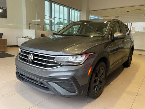 Used 2024 Volkswagen Tiguan SE FWD image 24