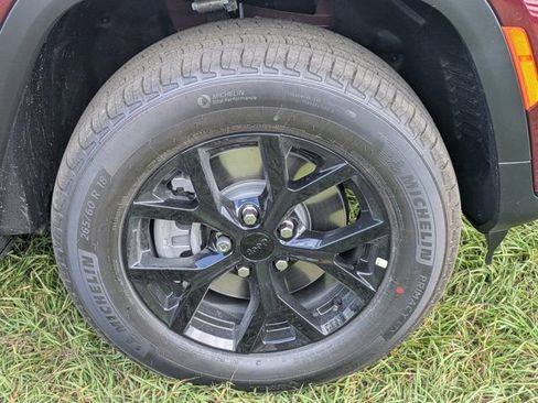 New 2025 Jeep Grand Cherokee L Laredo image 12