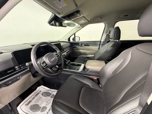 Used 2025 Kia Carnival image 16
