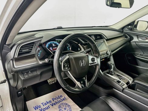 Used 2019 Honda Civic Touring image 9