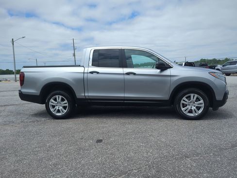 Used 2017 Honda Ridgeline RT image 2