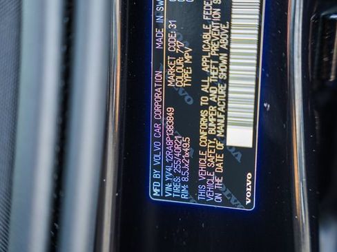 Used 2023 Volvo XC60 B5 Ultimate w/ Climate Package image 40