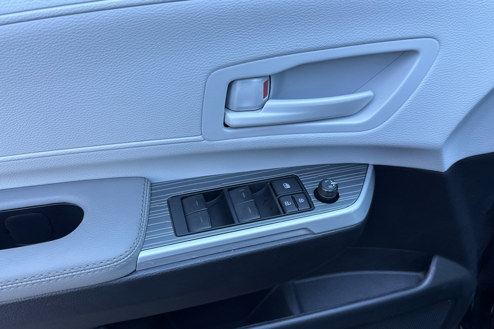 Certified 2026 Toyota Sienna LE FWD image 14
