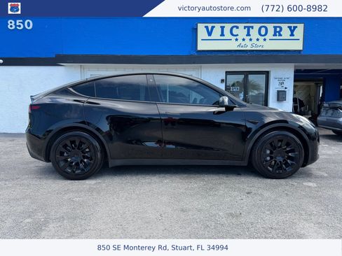 Used 2022 Tesla Model Y Long Range AWD/4WD image 2