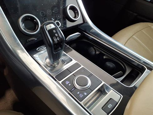 Used 2020 Land Rover Range Rover Sport HSE image 13