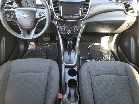 Used 2022 Chevrolet Trax LS w/ Tint and Cruise Package AWD/4WD image 18