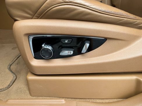 Used 2016 Cadillac Escalade ESV Platinum AWD/4WD image 22