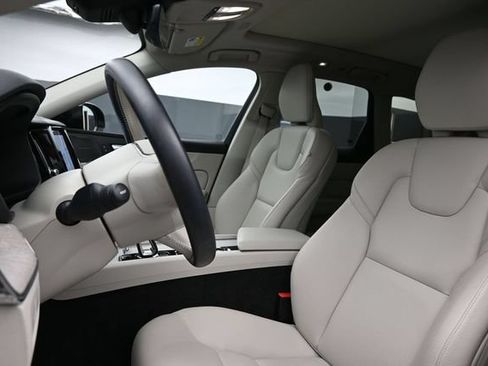 Used 2023 Volvo XC60 B5 Plus w/ Climate Package AWD/4WD image 10