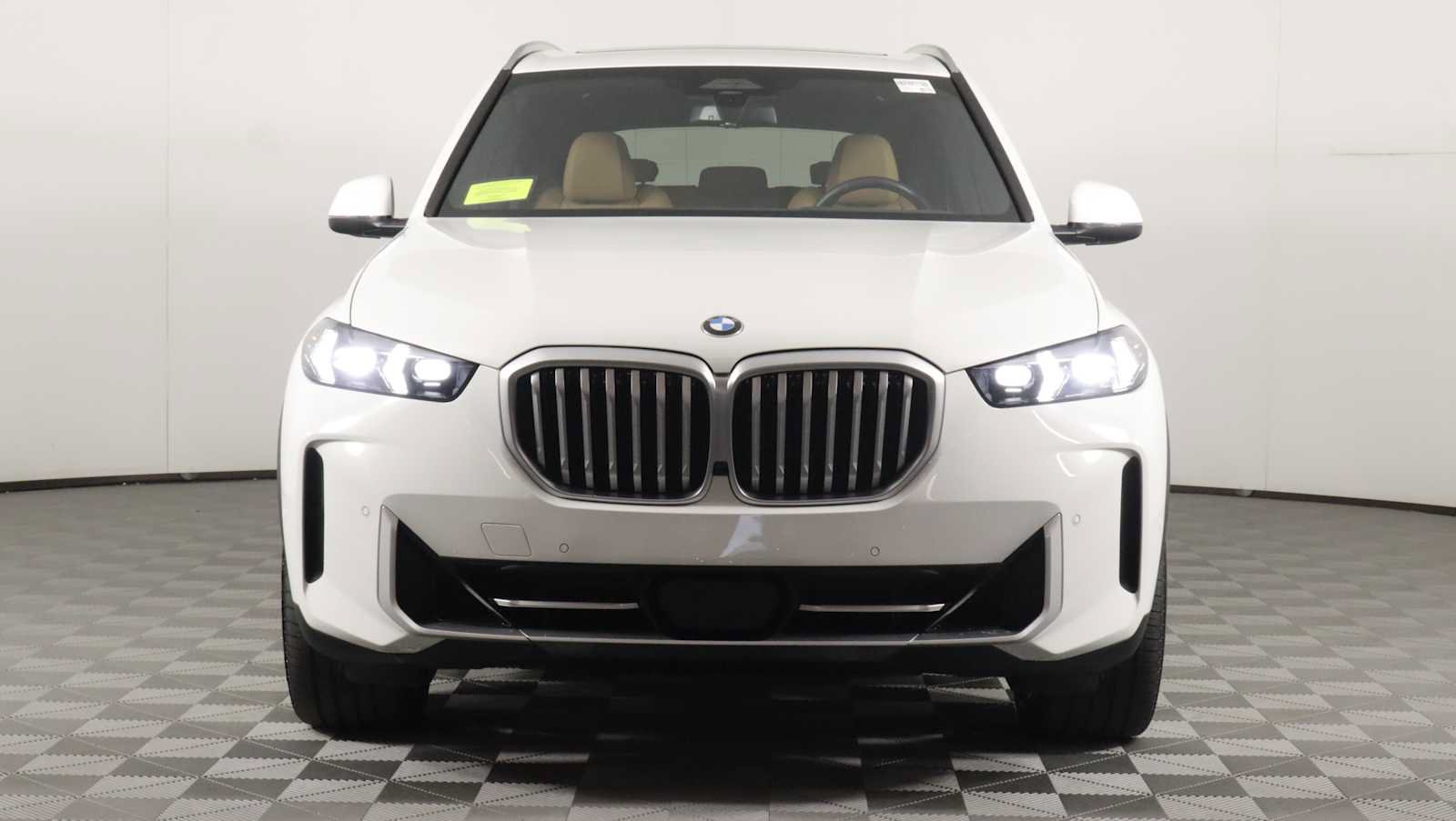 Used 2024 BMW X5 xDrive40i AWD/4WD image 2