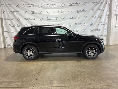 New 2026 Mercedes-Benz GLC 300 4MATIC image 3