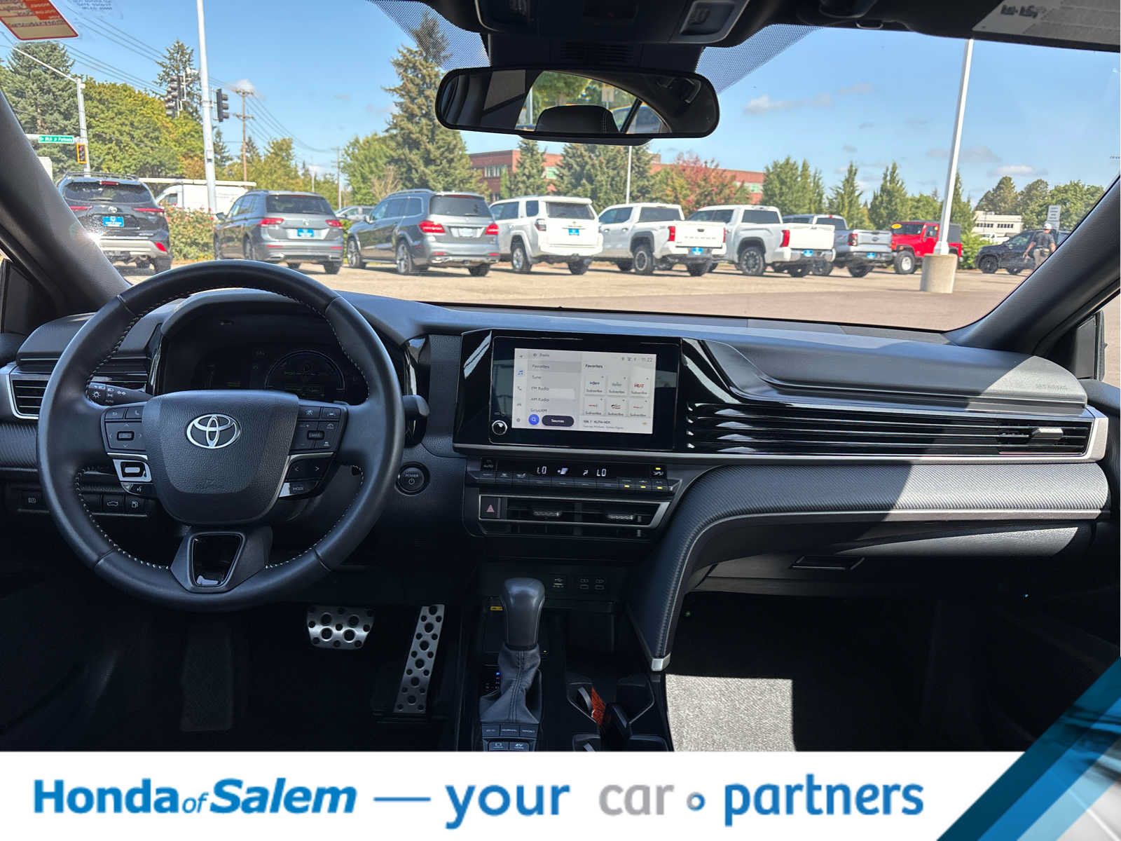Used 2025 Toyota Camry SE FWD image 10