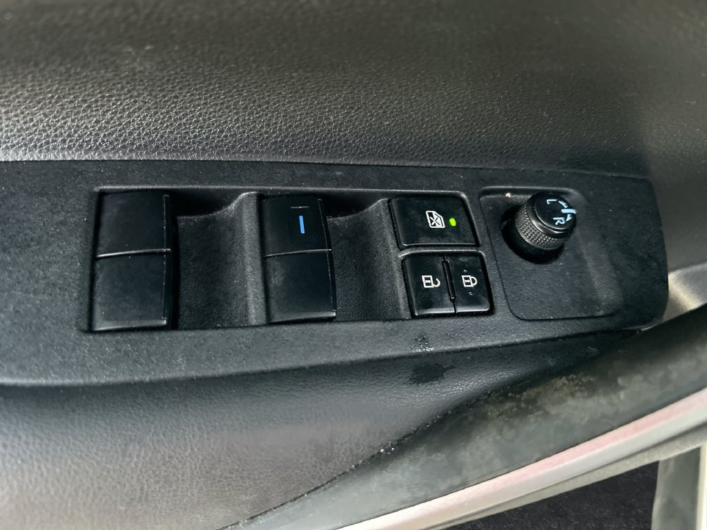 Used 2021 Toyota Corolla SE FWD image 12
