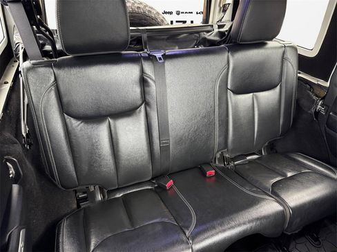 Used 2017 Jeep Wrangler Unlimited Rubicon image 16