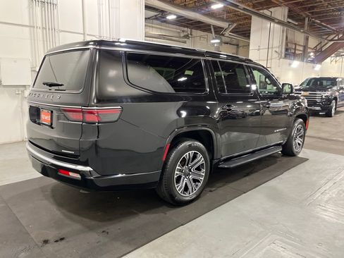 Used 2024 Jeep Wagoneer L Series II w/ Flexible Seating Group image 9