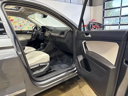 Used 2021 Volkswagen Tiguan SEL AWD/4WD image 78
