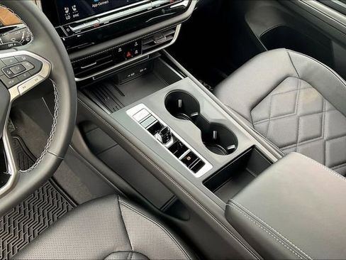 New 2025 Volkswagen Atlas SE image 9