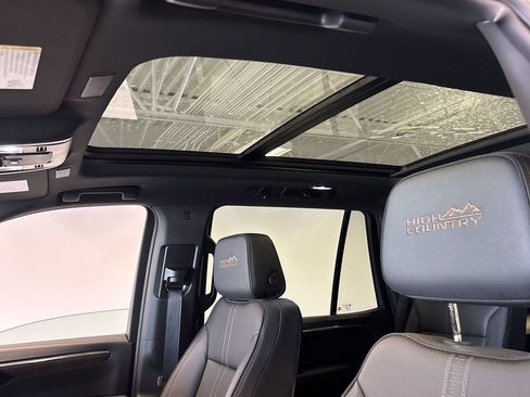 Used 2025 Chevrolet Tahoe High Country AWD/4WD image 25