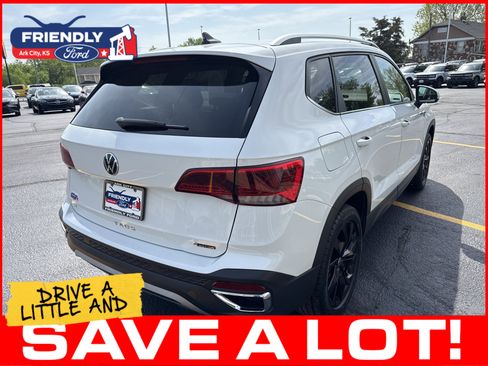 Used 2023 Volkswagen Taos SE AWD/4WD image 8