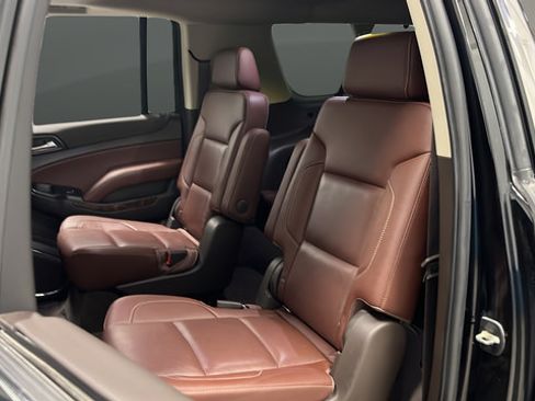 Used 2019 Chevrolet Suburban Premier AWD/4WD image 23