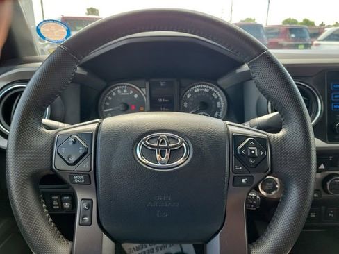 Used 2017 Toyota Tacoma TRD Off-Road w/ Premium & Technology Package image 20