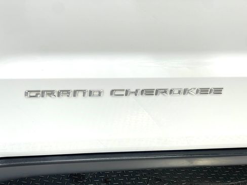 Used 2015 Jeep Grand Cherokee Limited w/ Luxury Group II AWD/4WD image 39