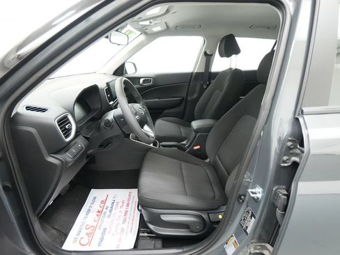 Used 2026 Hyundai Venue SE FWD image 14