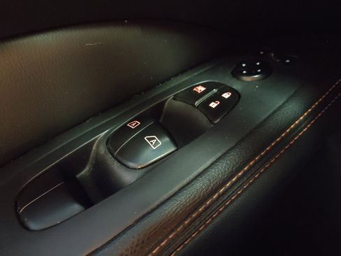 Used 2019 Nissan Pathfinder SL image 27