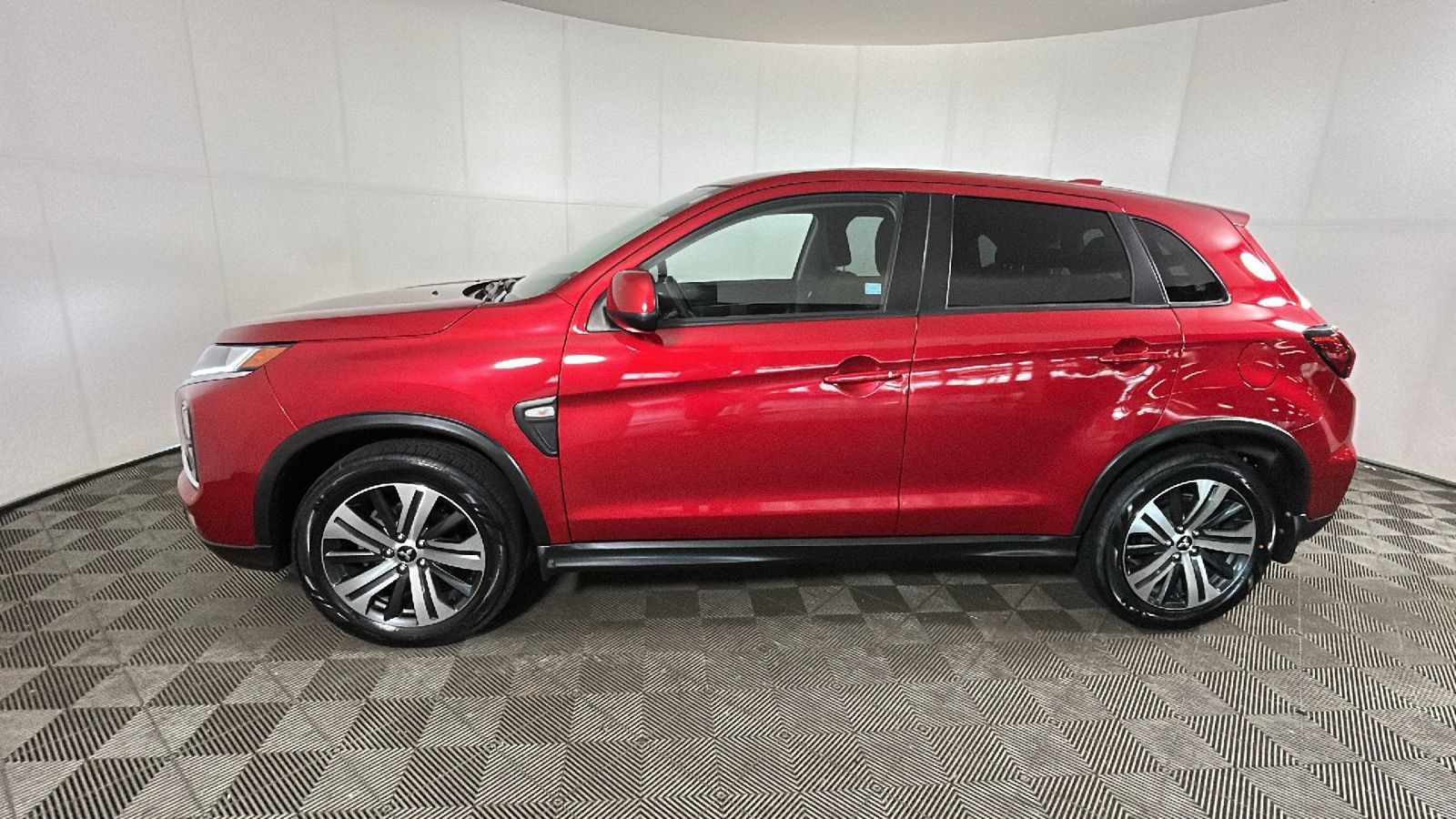 Used 2025 Mitsubishi Outlander Sport ES AWD/4WD image 5