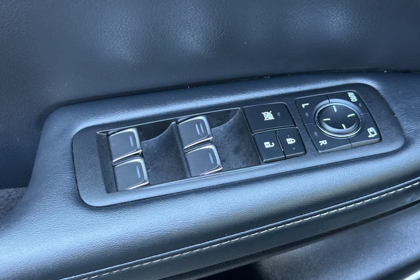 Used 2022 Lexus RX 450h AWD w/ Luxury Package image 13